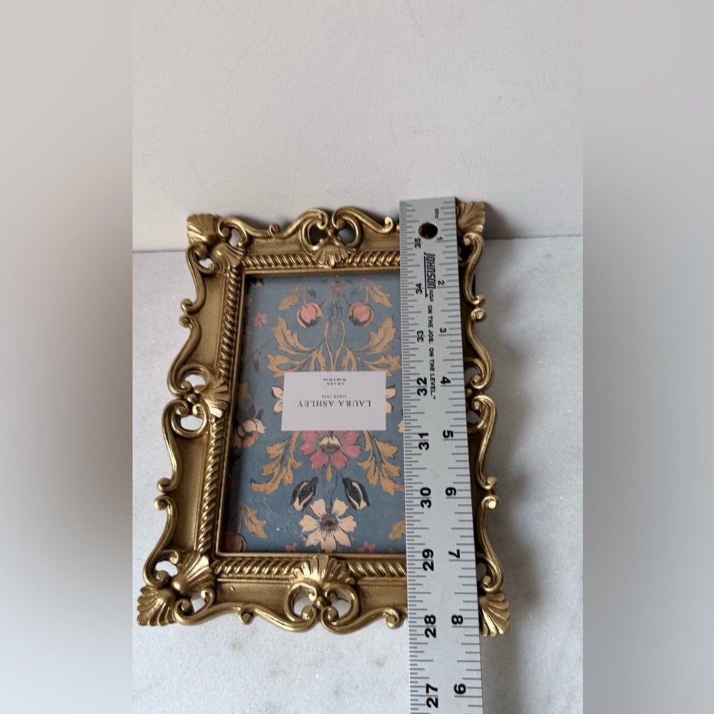 Laura Ashley Elegant Gold ornate Picture Frame for 4”x6” photo - Picture 8 of 9